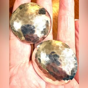 IPPOLITA LARGE STERLING SILVER HAMMERED CLIP ON EARRING 1.38”